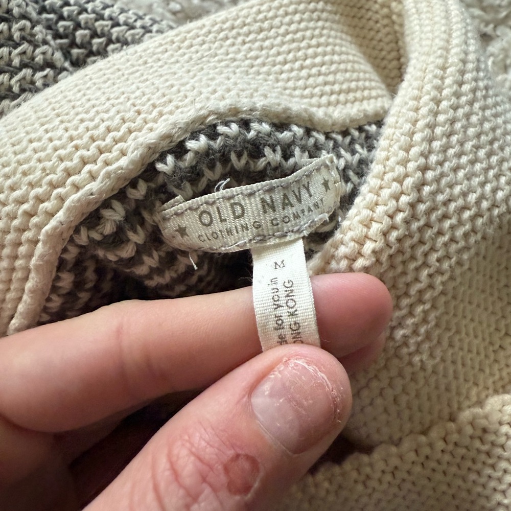 Old Navy Textured Knit Sweater in Cream and Gray - Picture 6 of 8